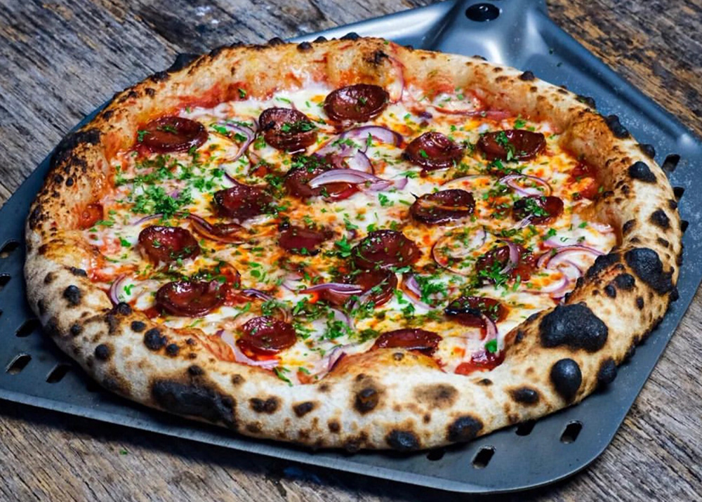 Wood-Fired Perfection: Easy Pizza Recipe for Your Outdoor Kitchen Pizza Oven