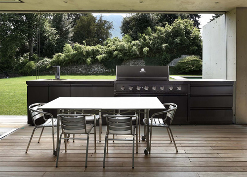 Creating an All-Weather Outdoor Kitchen with a Built-In BBQ